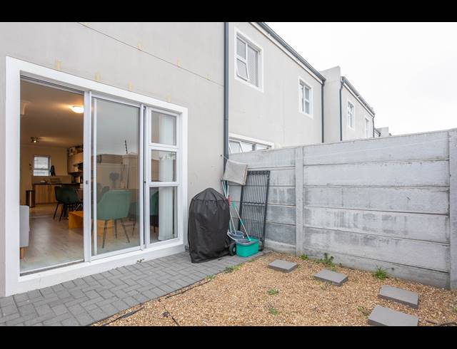 2 BEDROOM TOWNHOUSE TO LET IN HEATHFIELD
